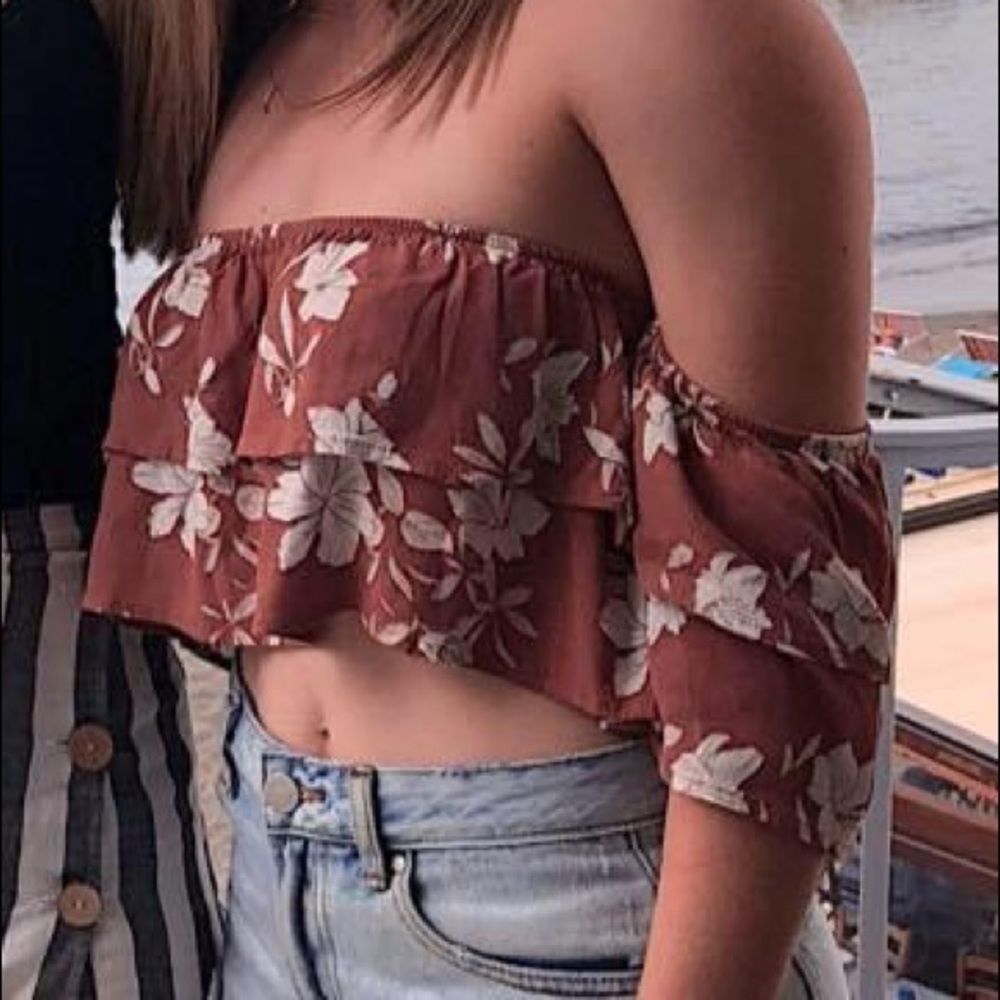Tobi Off the shoulder cropped top